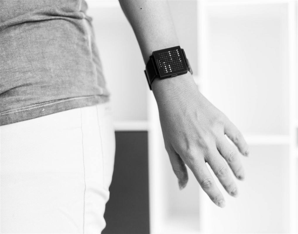 QLOCKTWO - Selezione Arredamenti
